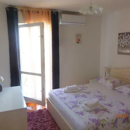 Lara & Ante Apartman *